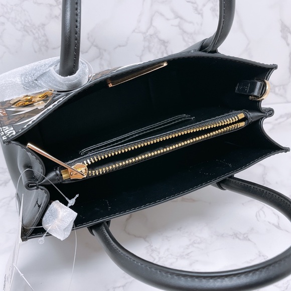 Michael Kors Mercer Medium Messenger - Picture 9 of 11